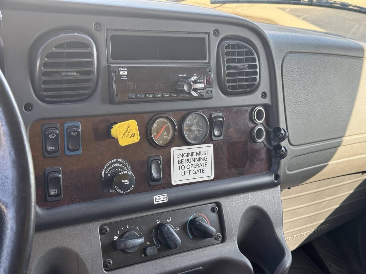 2019 Freightliner M2 106 image 11