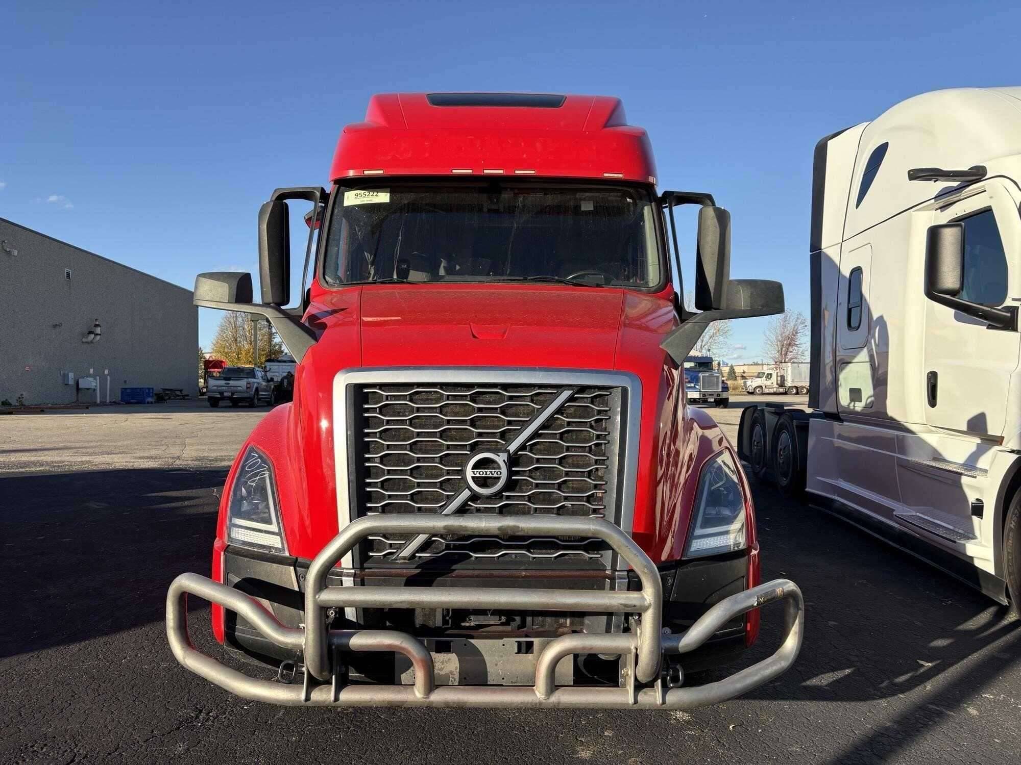 2022 Volvo VNL image 2