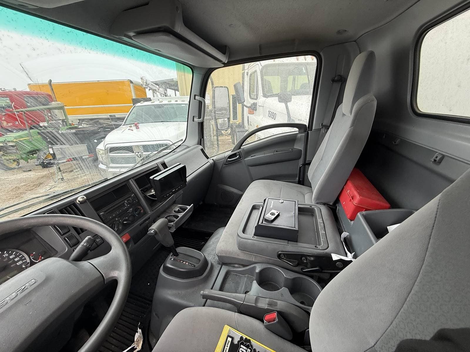 2019 Isuzu NPR/NPR-HD image 7