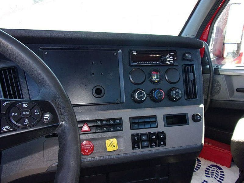 2021 Freightliner Cascadia 126 image 9