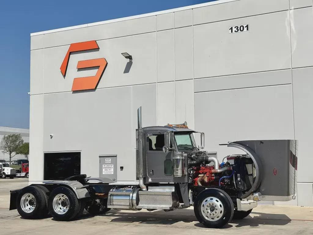 2022 Peterbilt 389 image 3