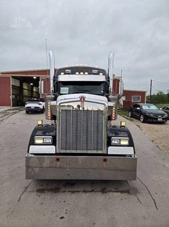 2021 Kenworth W9 Series image 2