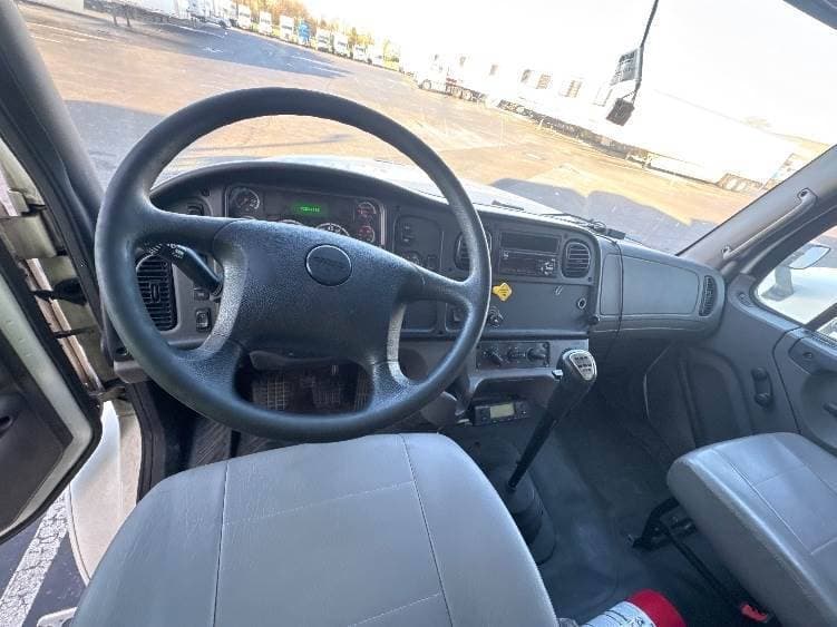 2021 Freightliner M2 image 10