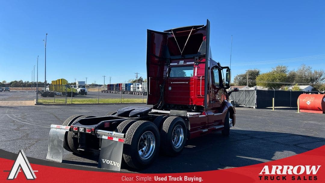 2022 Volvo VNL64T300 image 4