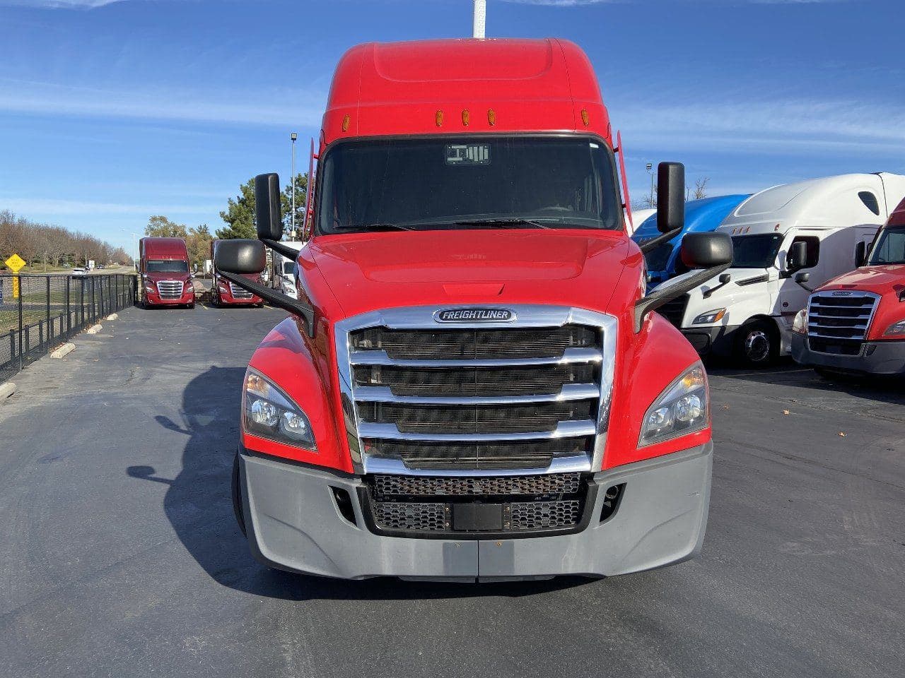 2021 FREIGHTLINER Cascadia CA126 * Tandem Axle Sleeper image 2