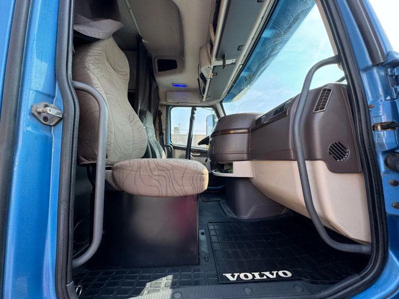 2012 Volvo VNL image 74