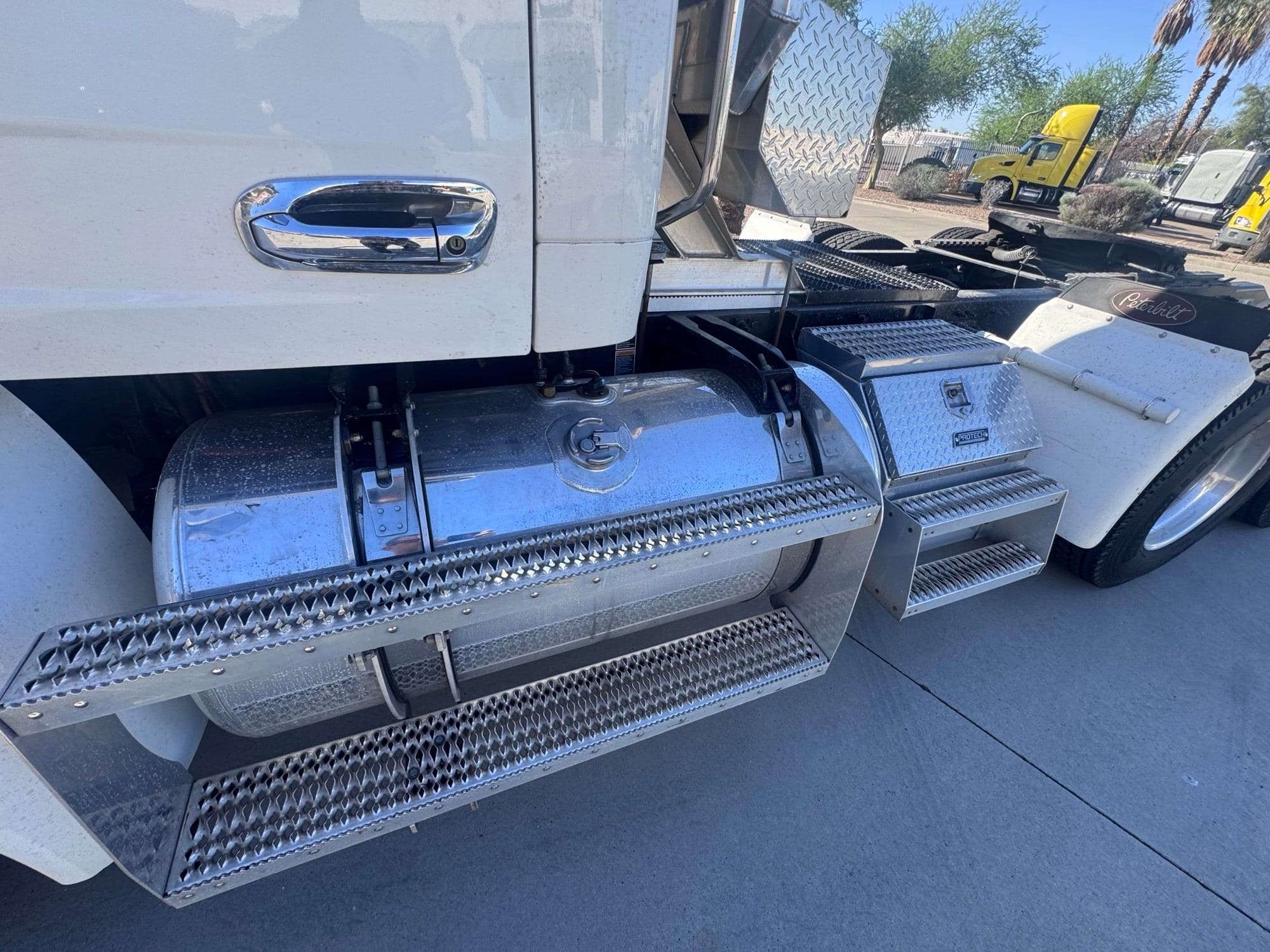 2020 Peterbilt 579 image 14