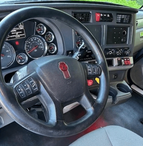 2020 Kenworth T680 image 6