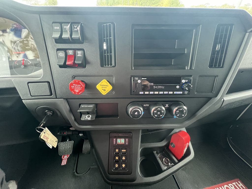 New 2026 KENWORTH T280 image 16