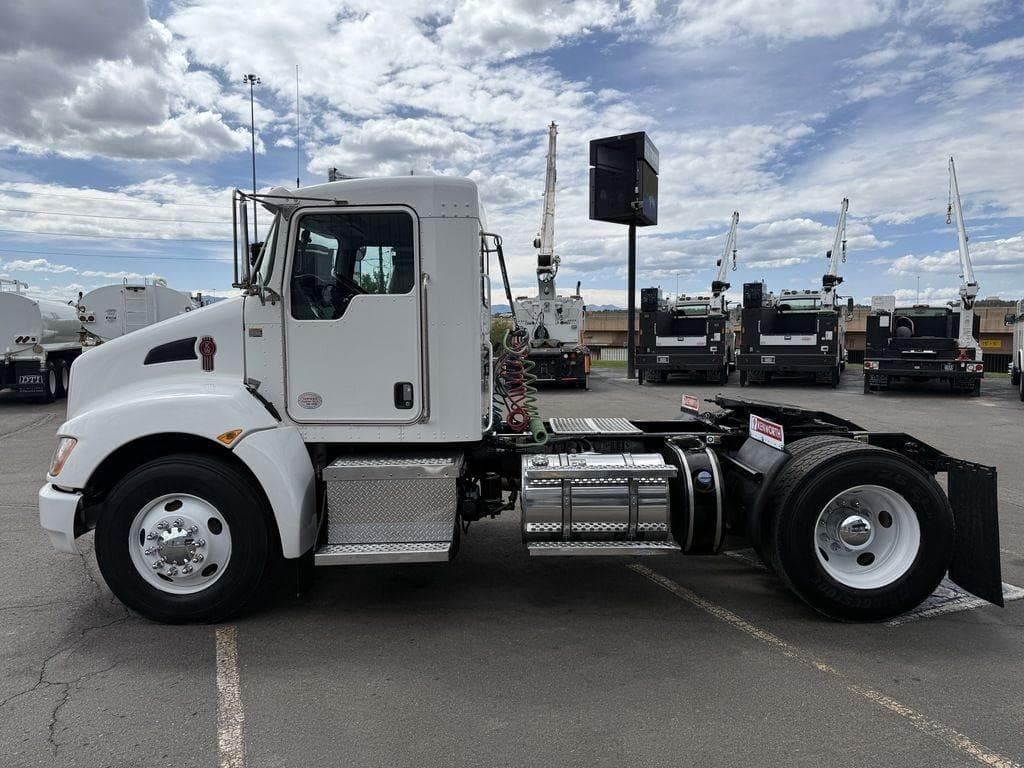 2018 Kenworth T300 image 5