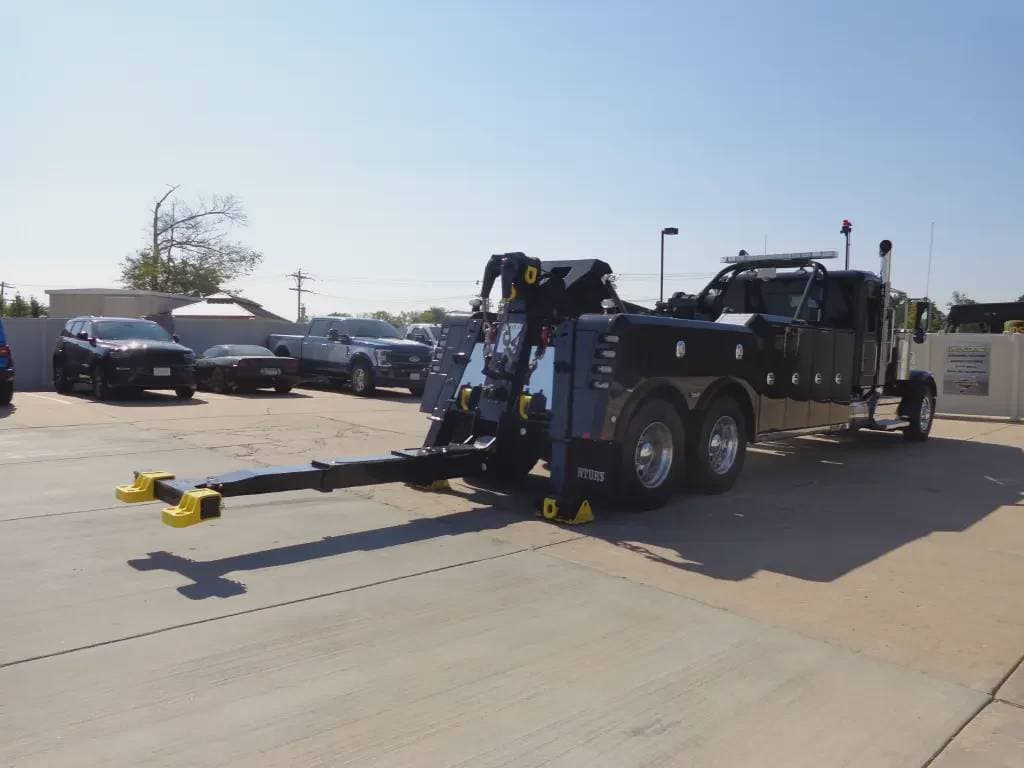 2025 Peterbilt 589 image 14