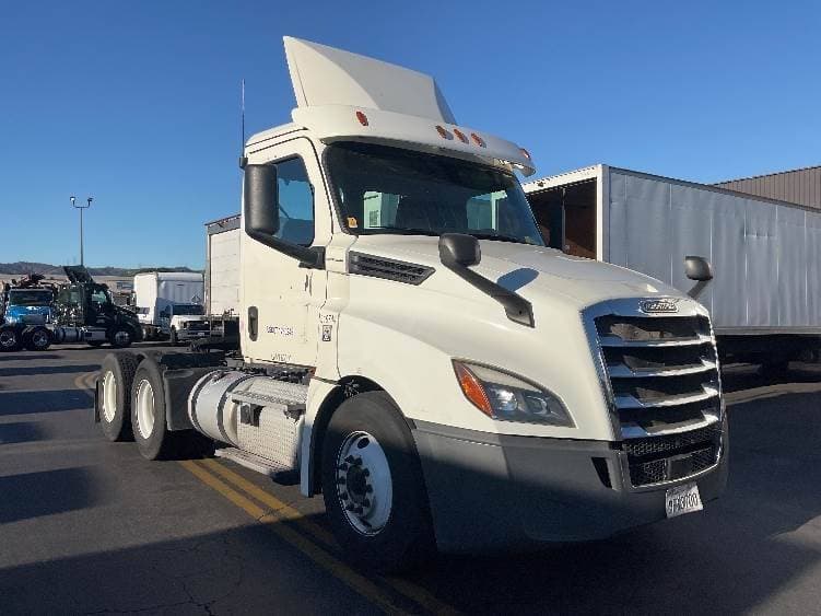 2018 Freightliner Cascadia image 2