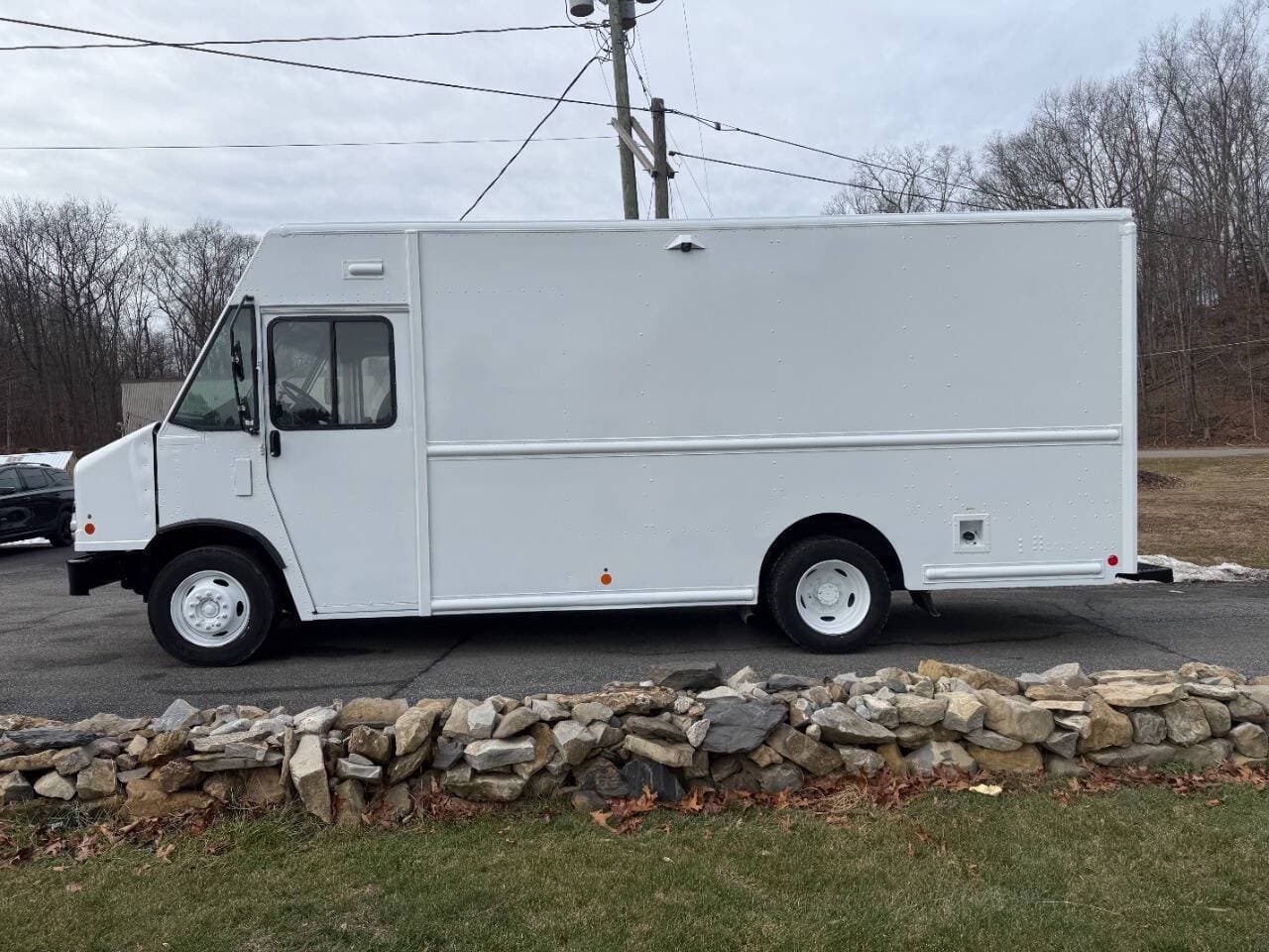 2020 Ford Stripped Chassis image 4