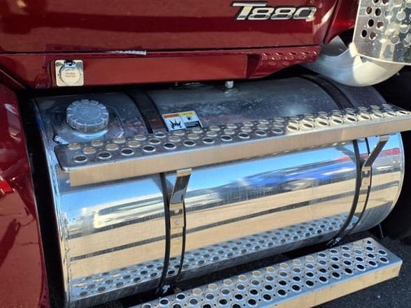 2025 Kenworth T880 image 10