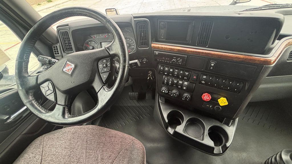 Used 2021 INTERNATIONAL LT625 image 16