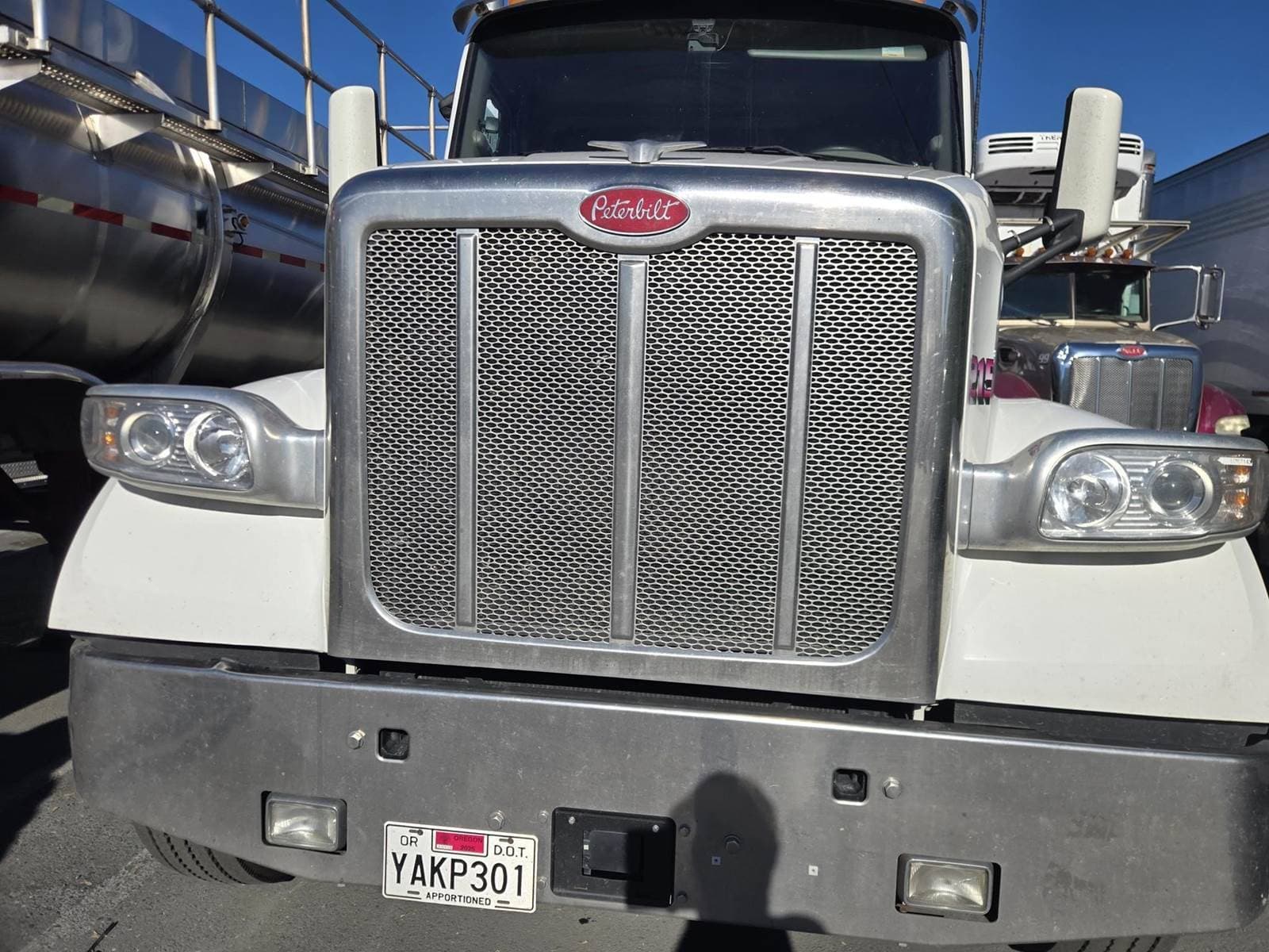 2022 Peterbilt 567 image 2
