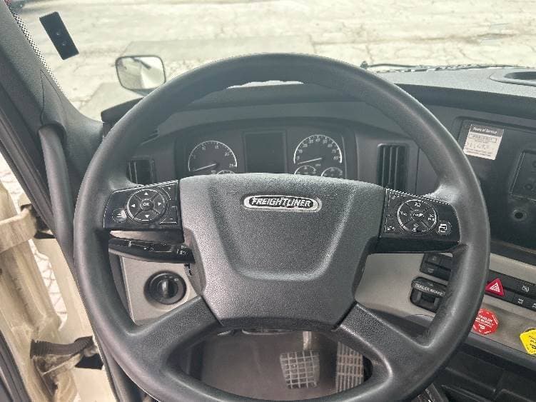 2018 Freightliner Cascadia image 9