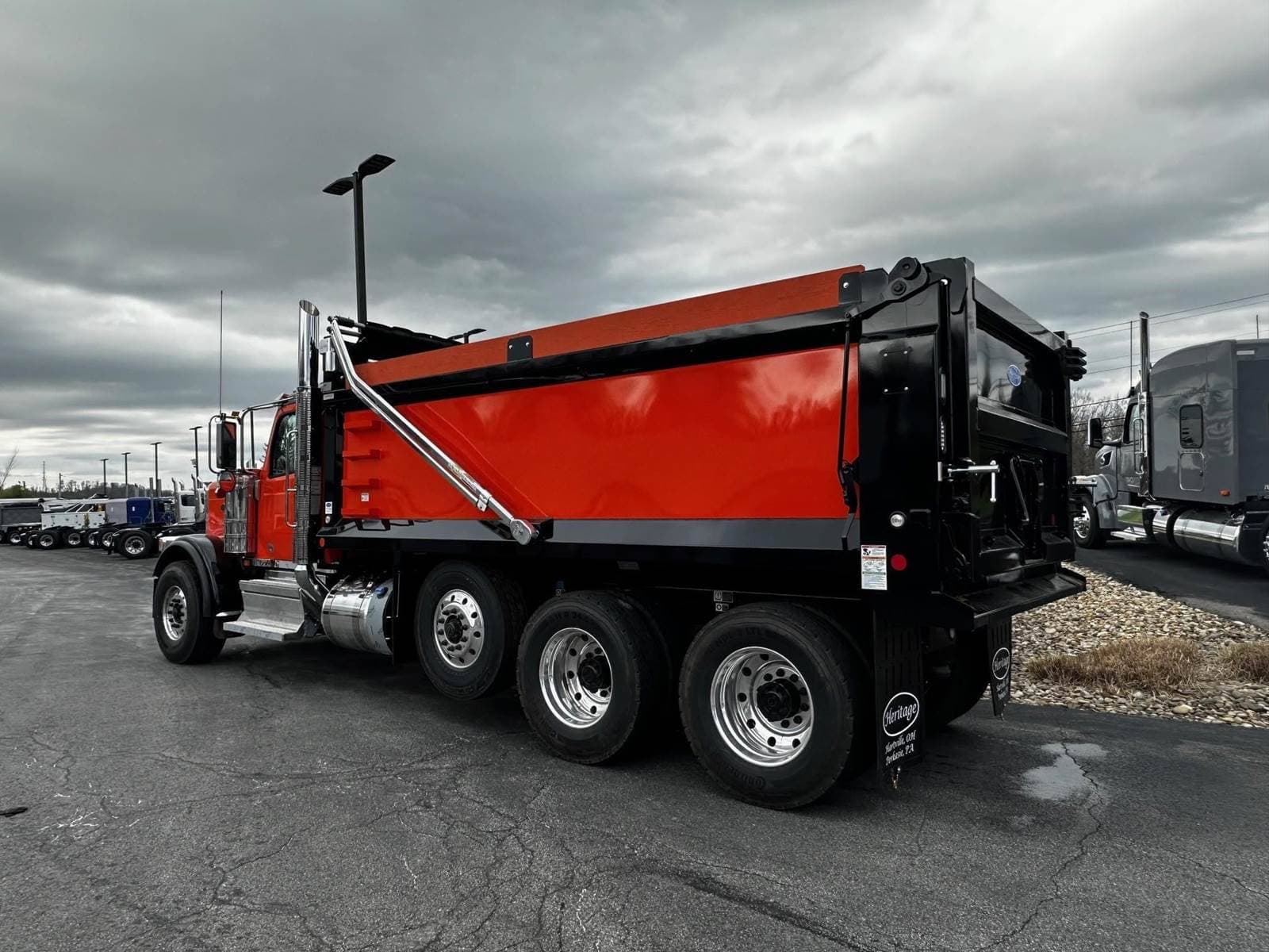 2027 Peterbilt 589 image 3