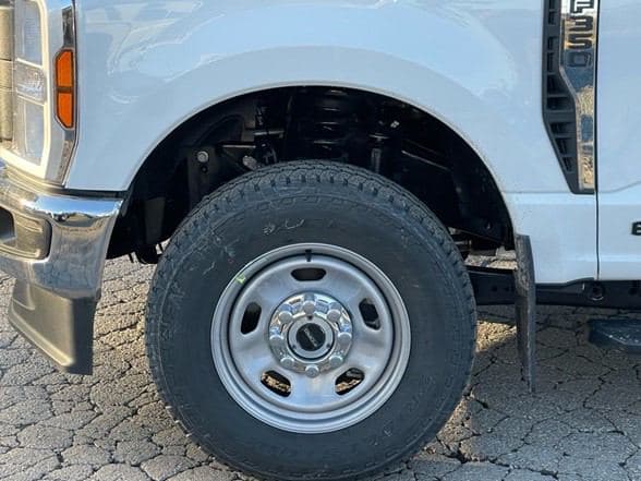 2025 Ford F350 image 13
