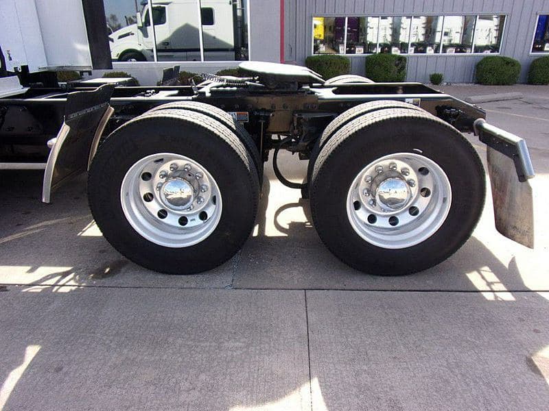 2023 Peterbilt 579 image 6