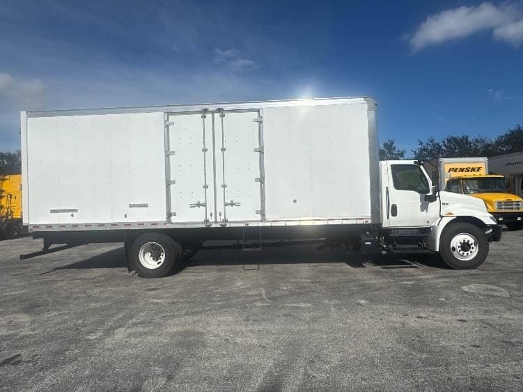 2022 International MV607 Box Truck - 220HP, 6 Speed Automatic, Swing Door image 15