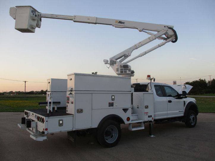 2018 Ford F550 SUPER CAB BUCKET TRUCK 4X4 image 37