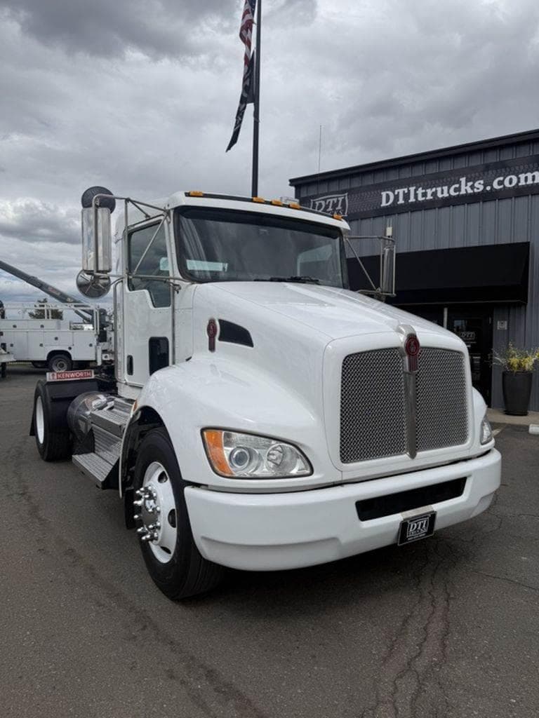2018 Kenworth T300 image 3