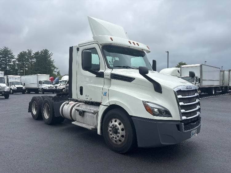 2018 Freightliner Cascadia image 2