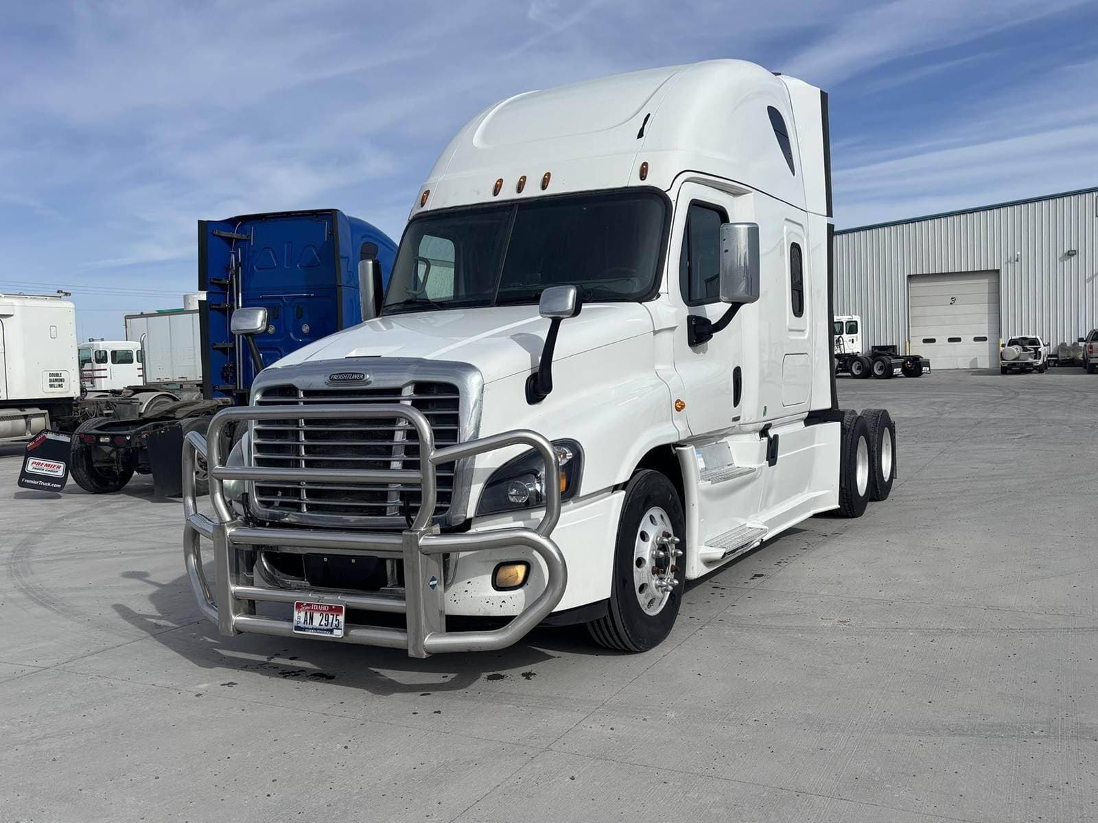 2017 Freightliner Cascadia 113 image 3
