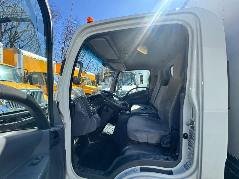 2019 Isuzu NPR image 12