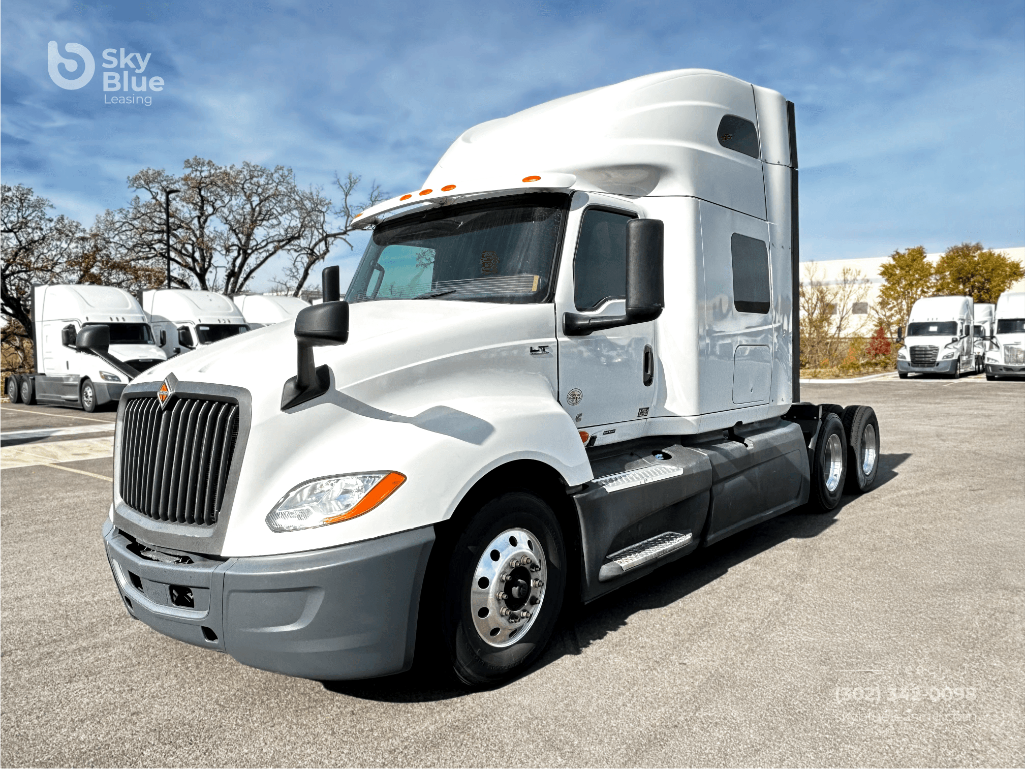 2022 International LT625 image 1