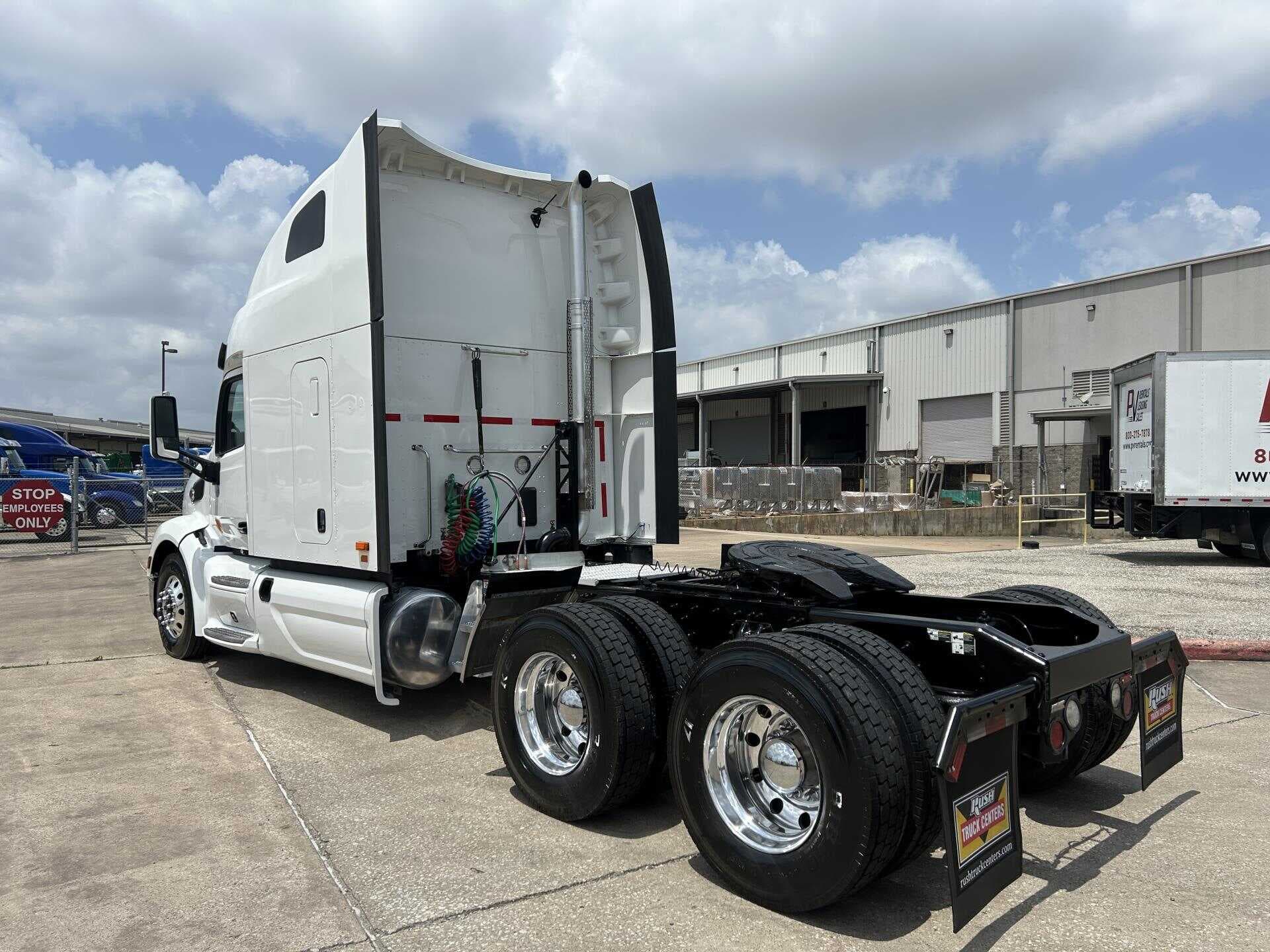 2020 Peterbilt 579 image 32