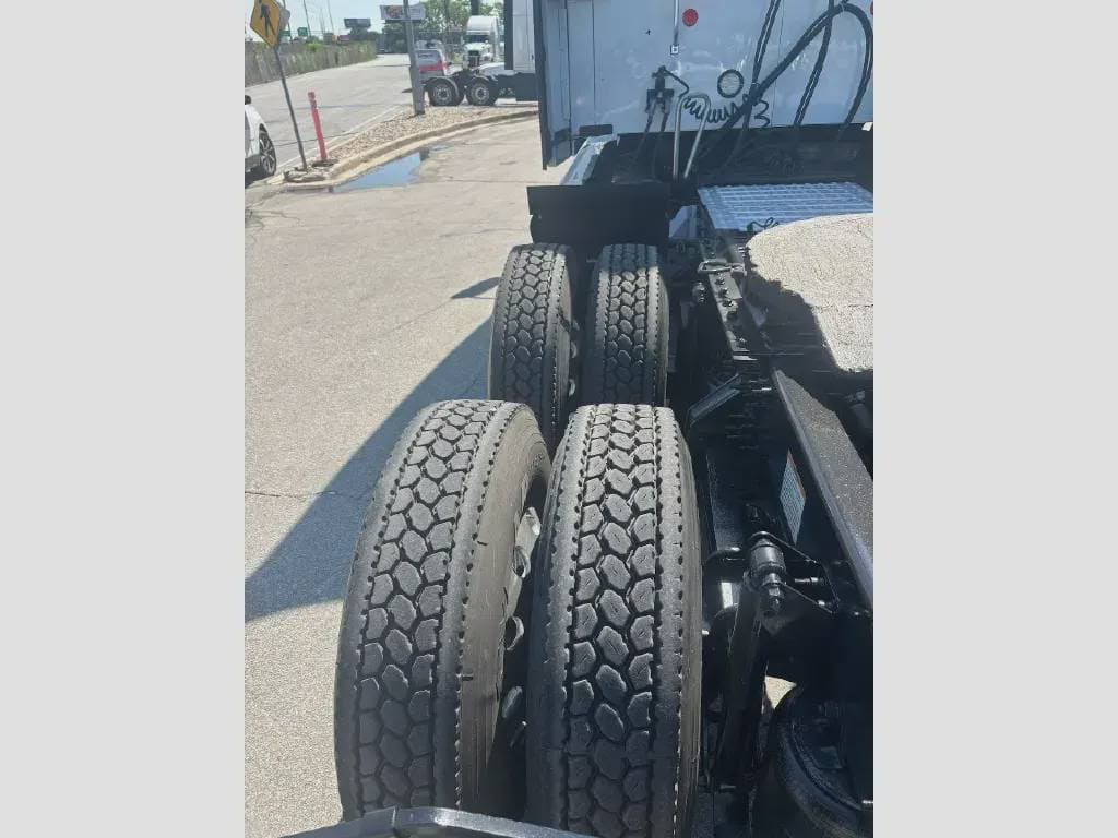 Used 2022 MACK Conventional - Sleeper Truck image 9