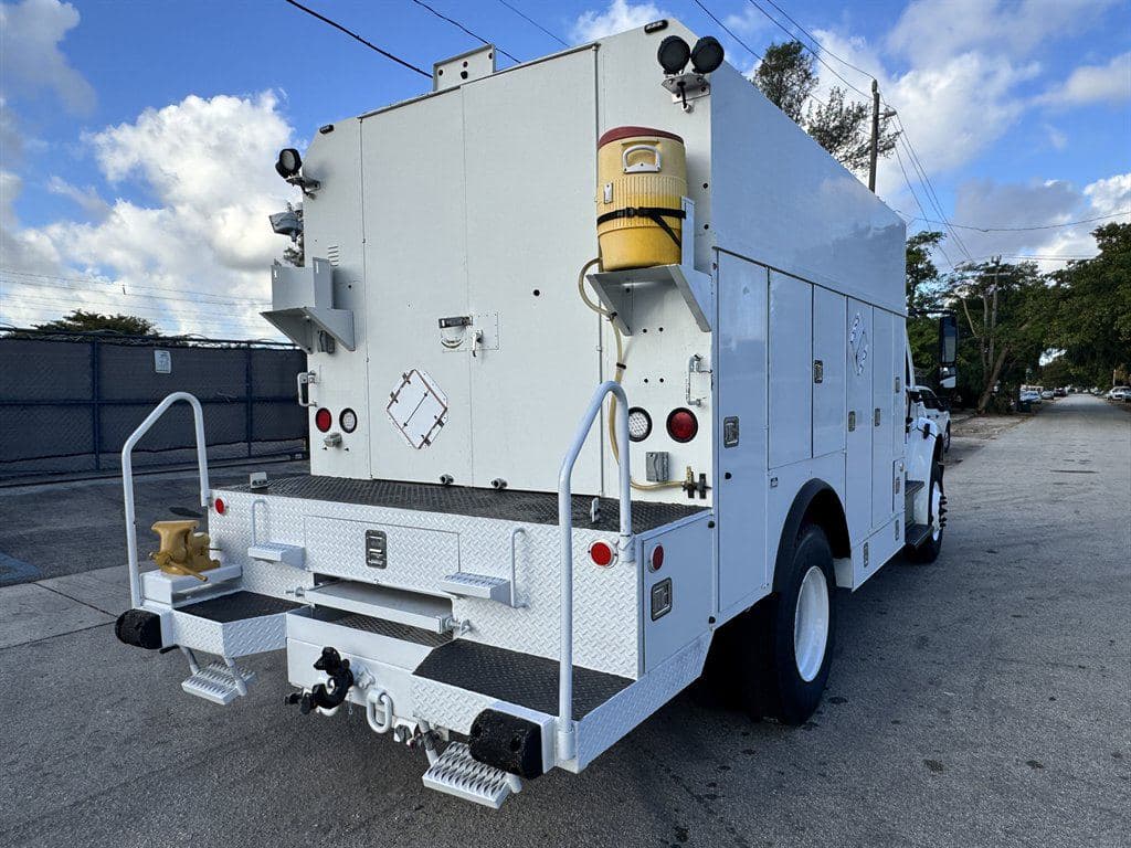 2014 Freightliner M2 106 image 12