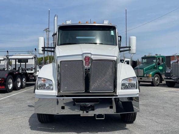 2025 Kenworth T880 image 3