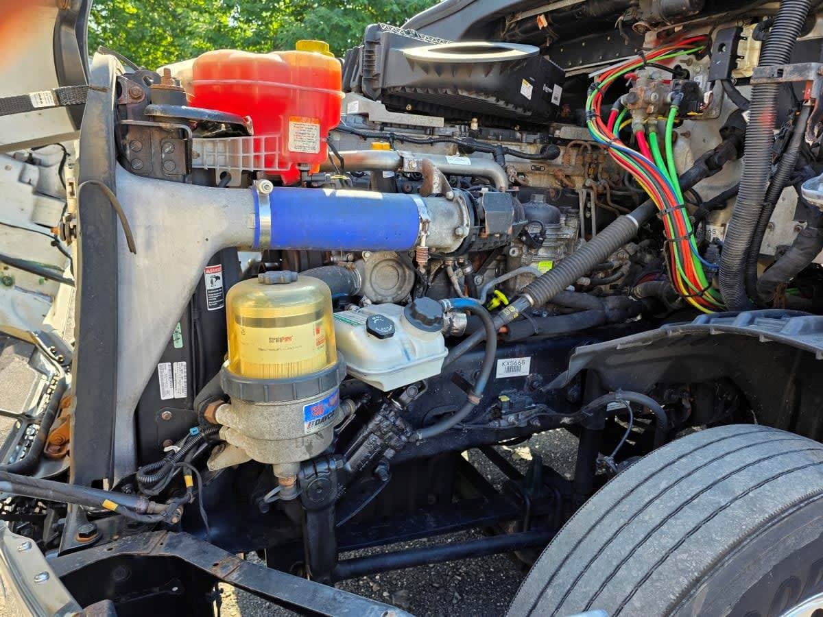 2019 Freightliner Cascadia image 8