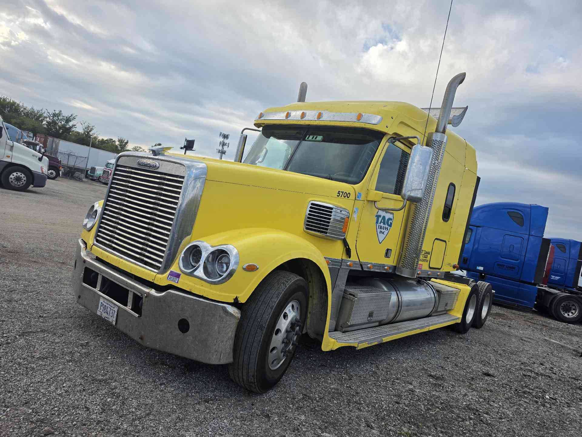 2018 Freightliner Coronado SD122 image 10