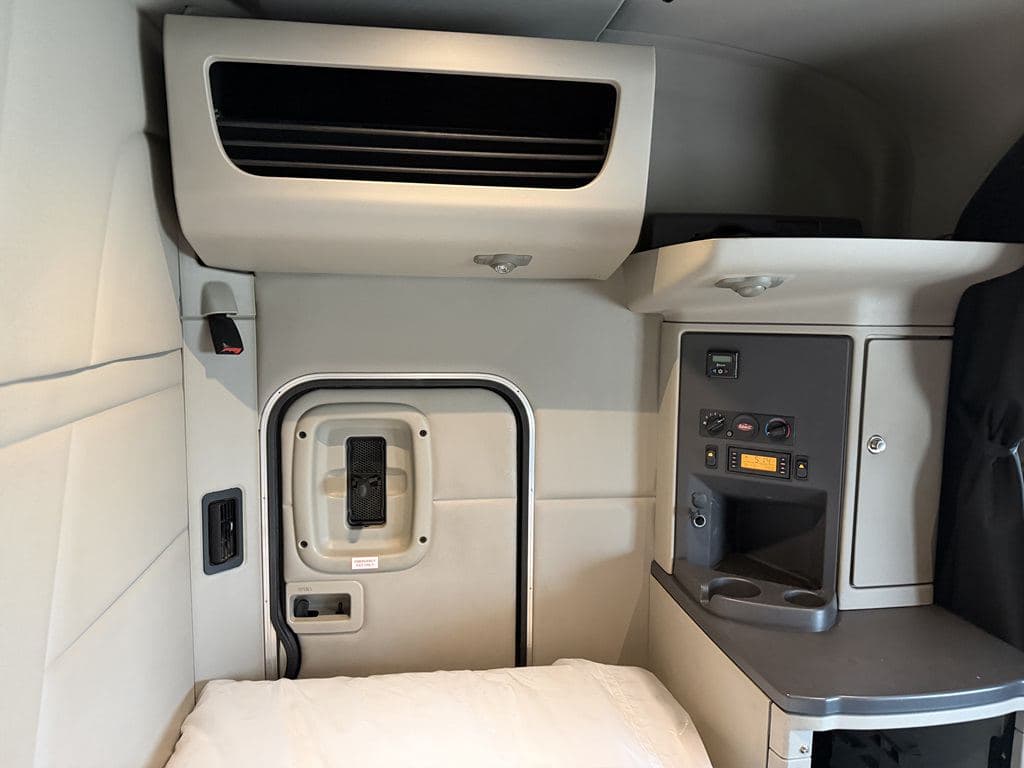 Used 2019 PETERBILT 579 image 27