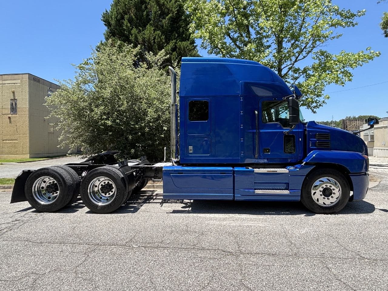 2019 Mack Anthem image 5