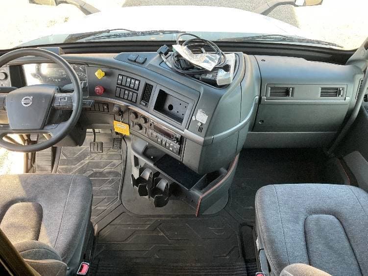 2022 Volvo VNL image 11