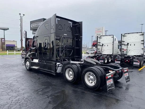 2023 Freightliner Cascadia 126 image 4