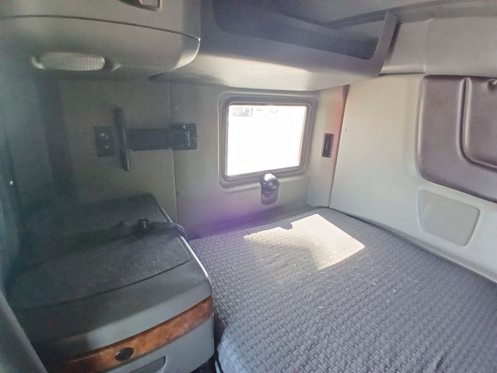 Used 2021 INTERNATIONAL LT625 image 22