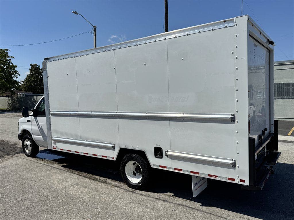 2022 Ford Commercial Vans image 9