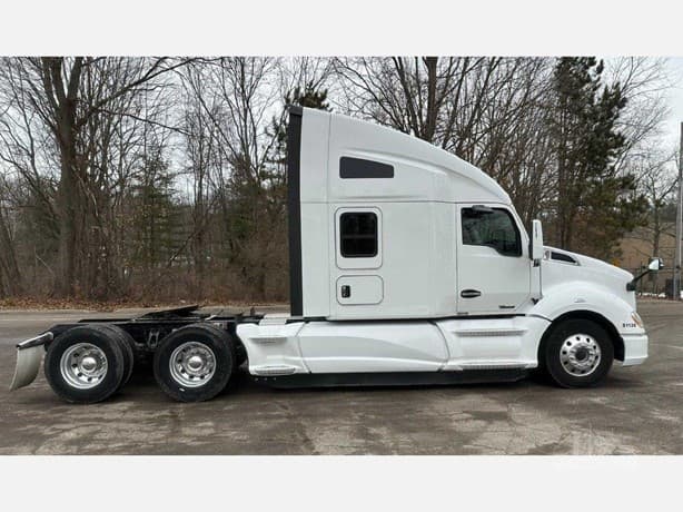2021 Kenworth T680 image 6
