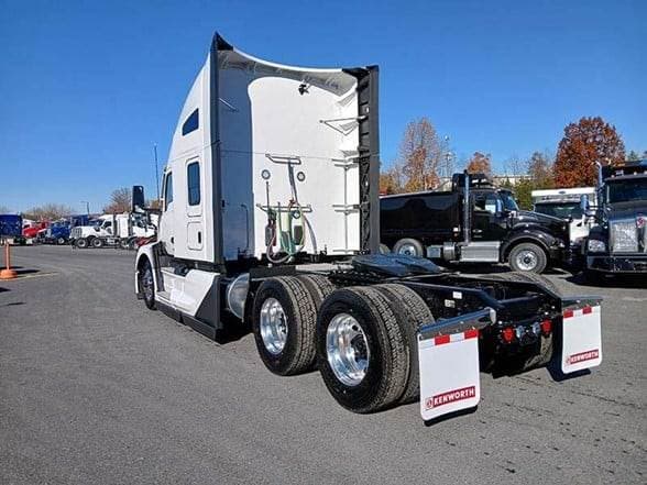 2025 Kenworth T680 image 3