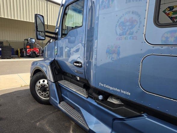 2023 Kenworth T680 image 4