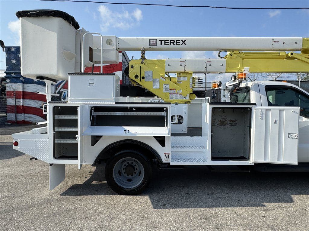 2016 Ford F550 image 19