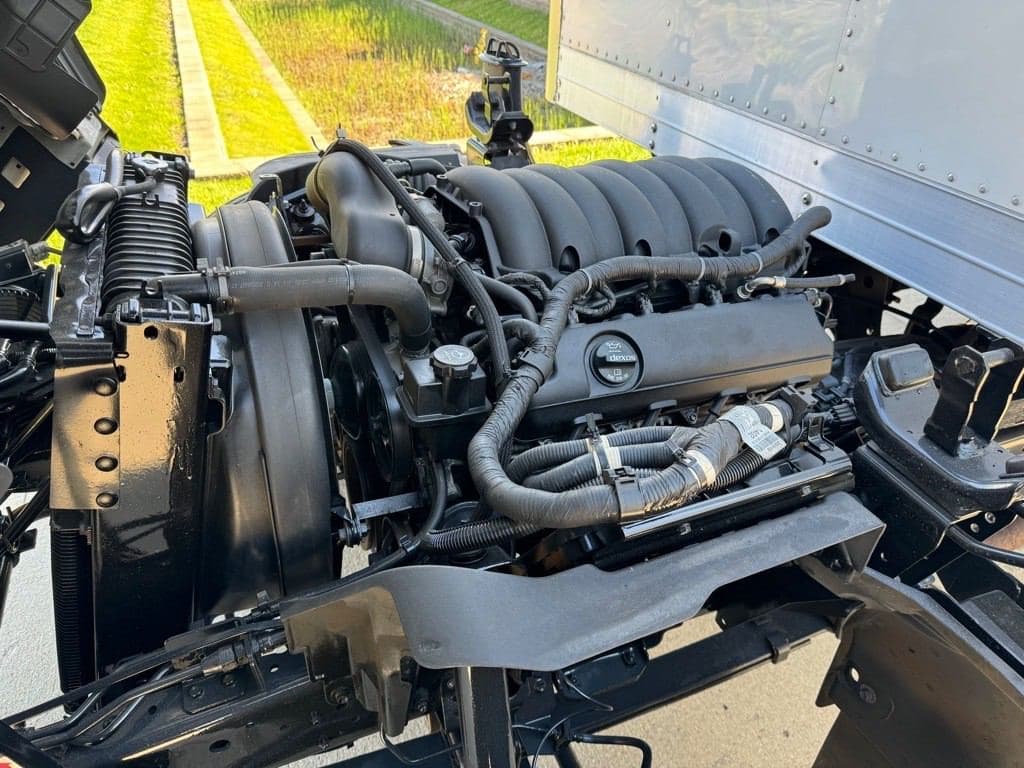 2023 Isuzu NPR HD image 11