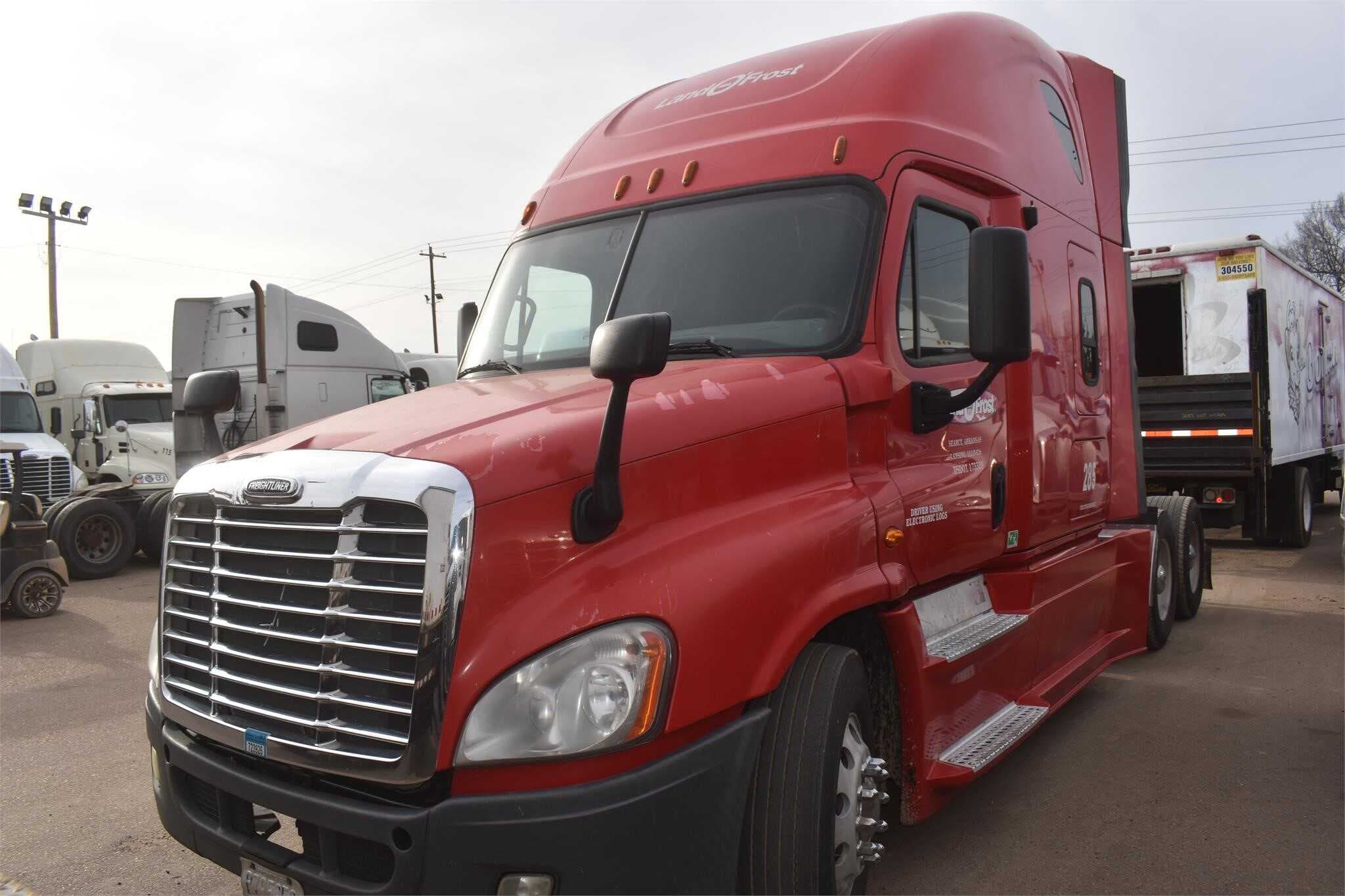 2013 Freightliner Cascadia 125 image 2