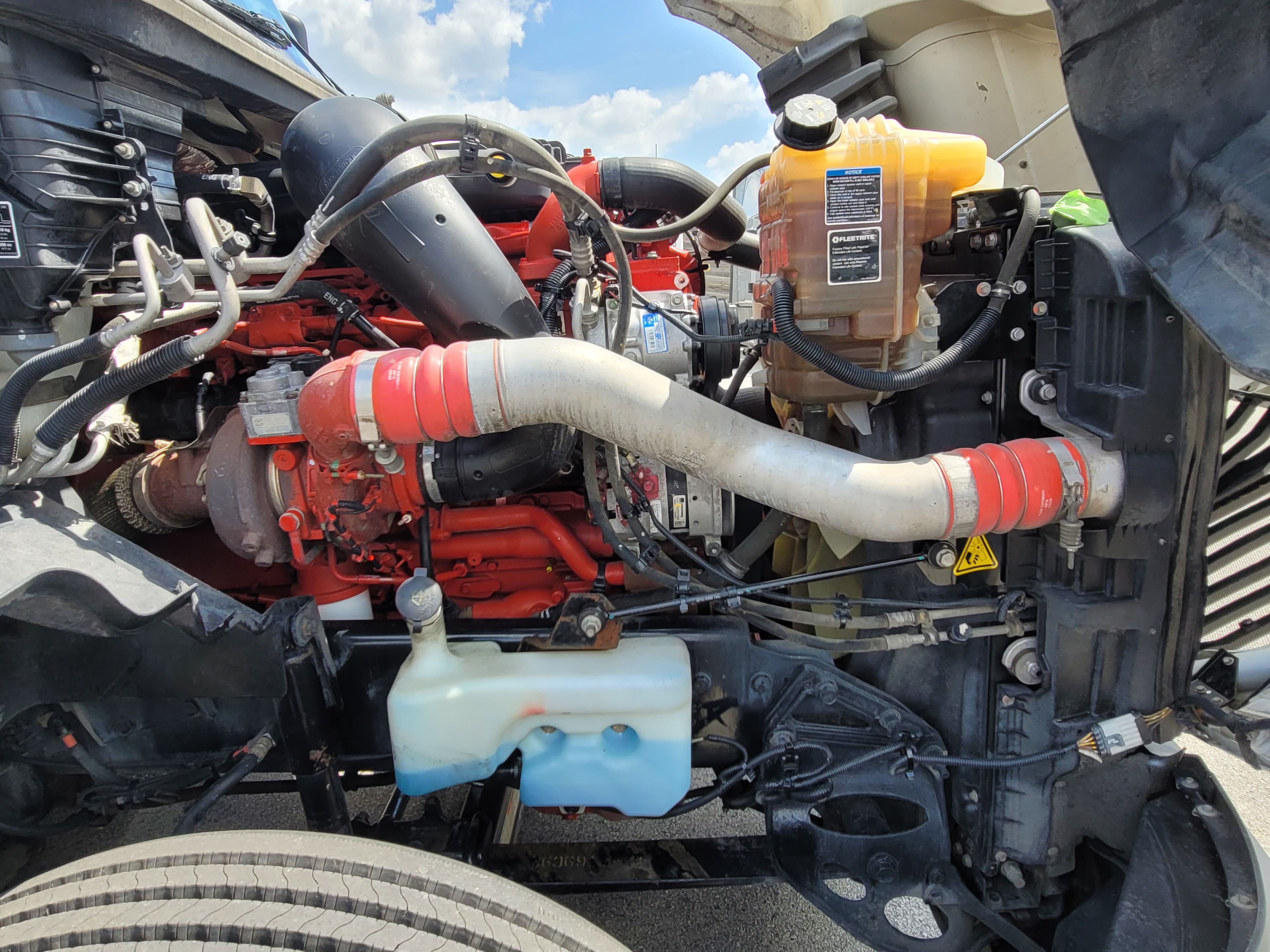 2022 International LT625 image 7